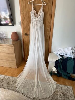 Elegant Lace & Tulle Bridal Gown - Allure Romance